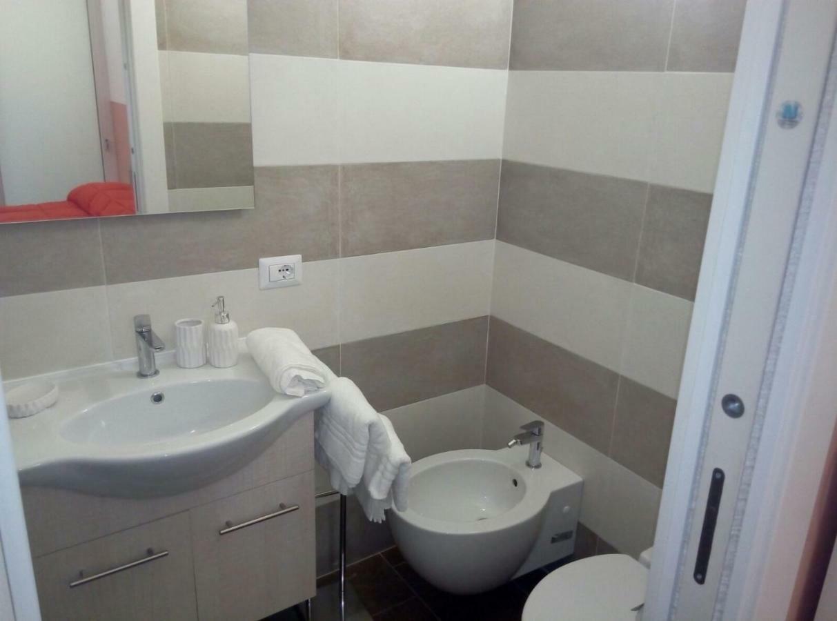 Gradoni Di Chiaia Twenty Three Bed & Breakfast Napoli Dış mekan fotoğraf