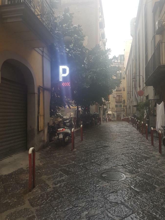 Gradoni Di Chiaia Twenty Three Bed & Breakfast Napoli Dış mekan fotoğraf