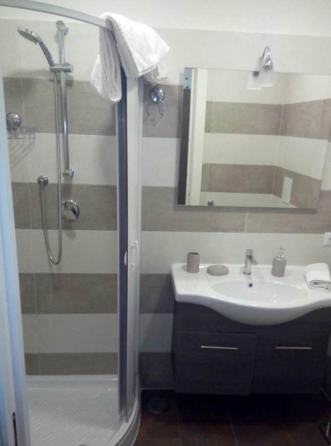 Gradoni Di Chiaia Twenty Three Bed & Breakfast Napoli Dış mekan fotoğraf